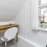 6 Person In Laeso-by Traum